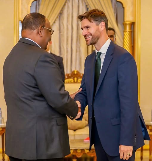 Safiirka ingariiska iyo Deni